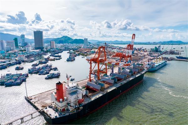 Đầu tư hệ thống bàn nâng, băng tải và hệ thống điện phục vụ xếp dỡ hàng hóa