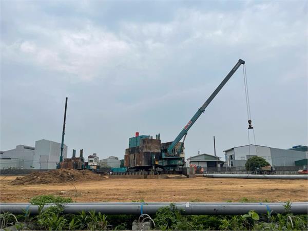 Công việc ép cọc cho nhà máy số 4 tại MKVC